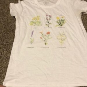 Only wore once Nature Graphic Tee